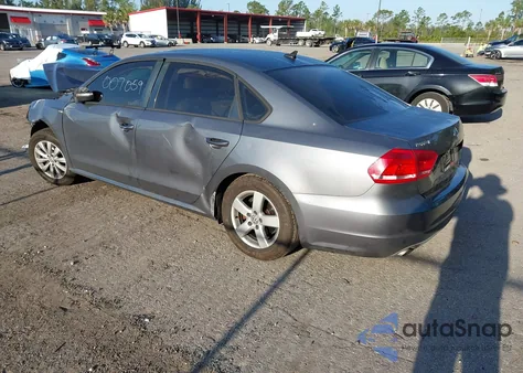 2015 Volkswagen Passat 1.8T Wolfsburg Edition z USA, uszkodzony, nr VIN 1VWAS7A35FC007059